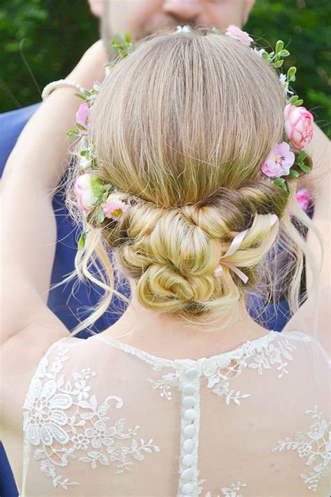 frisuren mit blumenkranz